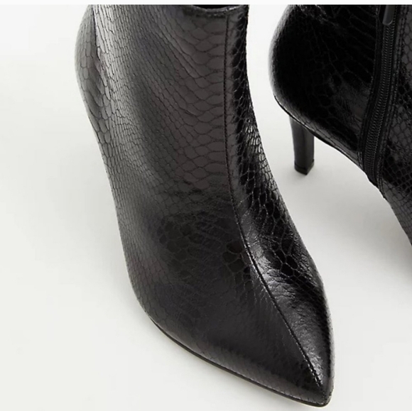 TORRID Black Snakeskin Faux Leather Pointed Toe Bootie Size 10 - Picture 5 of 16